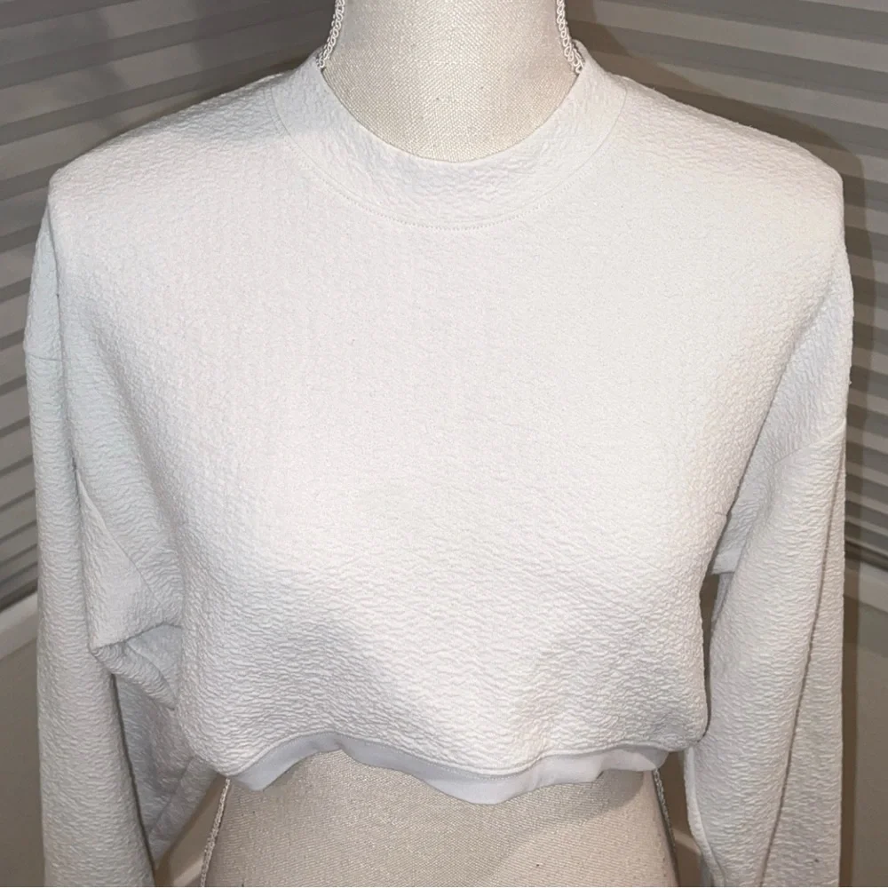 ALO YOGA Women's Cream Cropped Sweatshirt